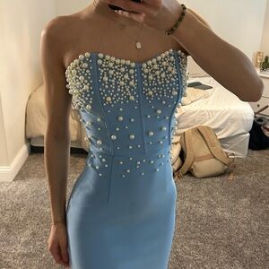 Elegant Blue Strapless Dress with Pearl Embellishments